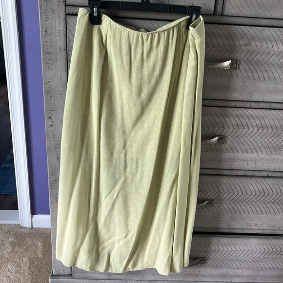 Pretty light green skirt American Eagle - Picture 5 of 6